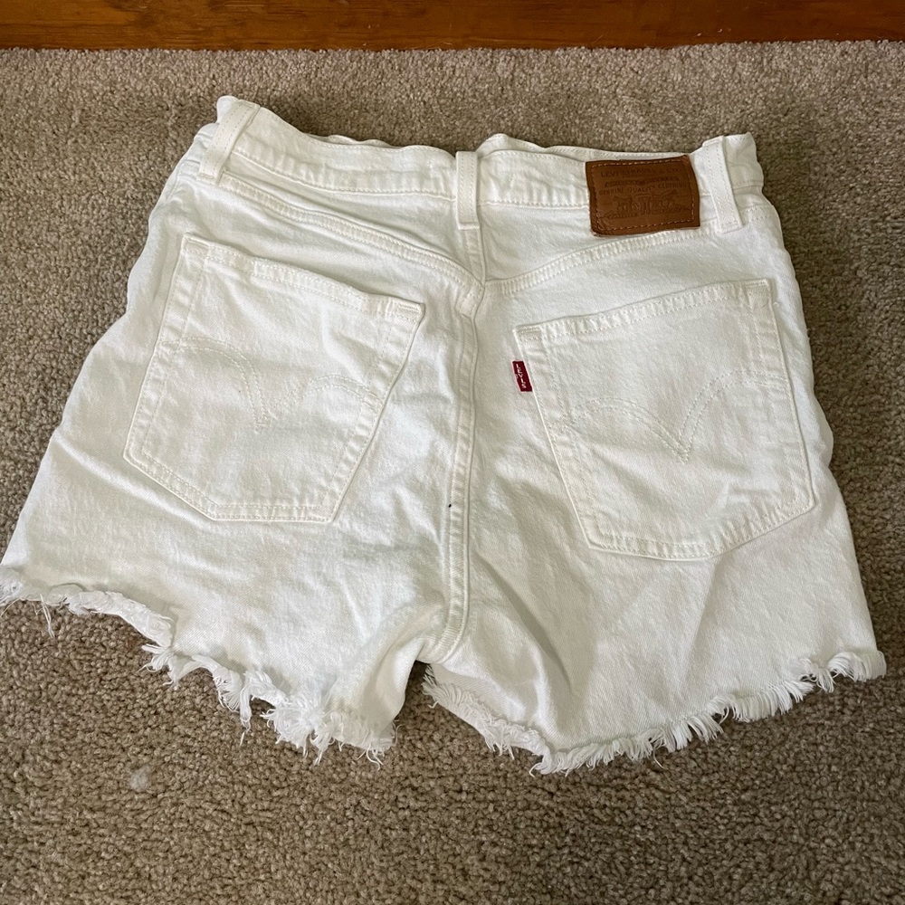 Levi’s Cutoff White Ribcage Shorts- size 27